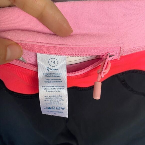 Ivivva Pink And Black Girls Crop - Picture 5 of 6